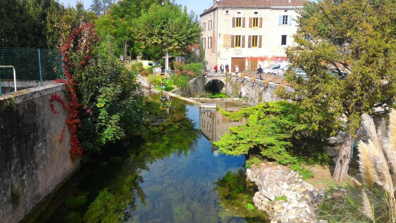 Maison Sur Le Lot Saint-Vincent-Rive-dʼOlt Exterior foto